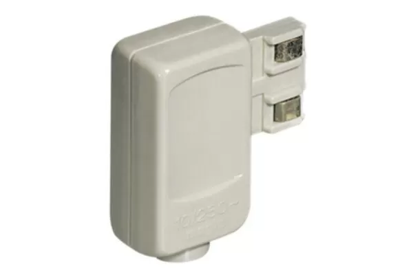 Enchufe de seguridad Magic macho 2200NA 10A | Bticino