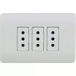 Tomacorriente embutido triple blanco 10A